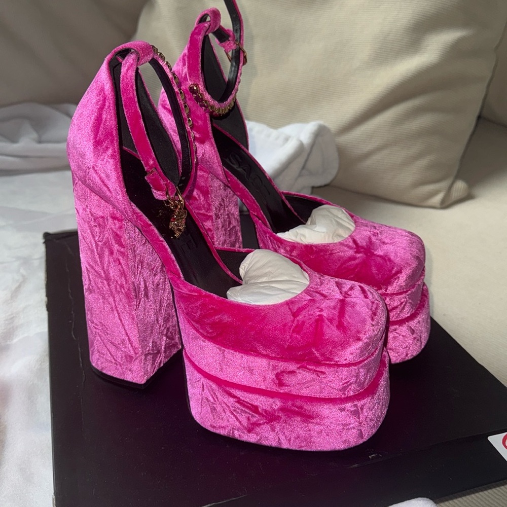 New Versace Medusa Heels with box